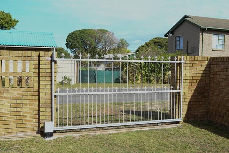 5 Bedroom Property for Sale in Sandbaai Western Cape